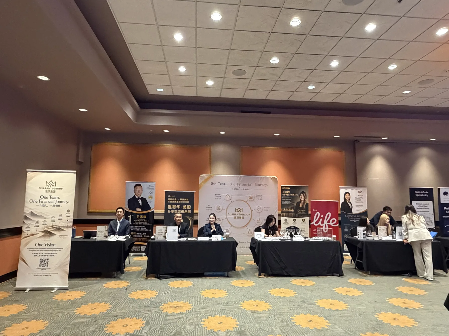 Panoramic view of Guaranti Group’s booths at the wealth conference