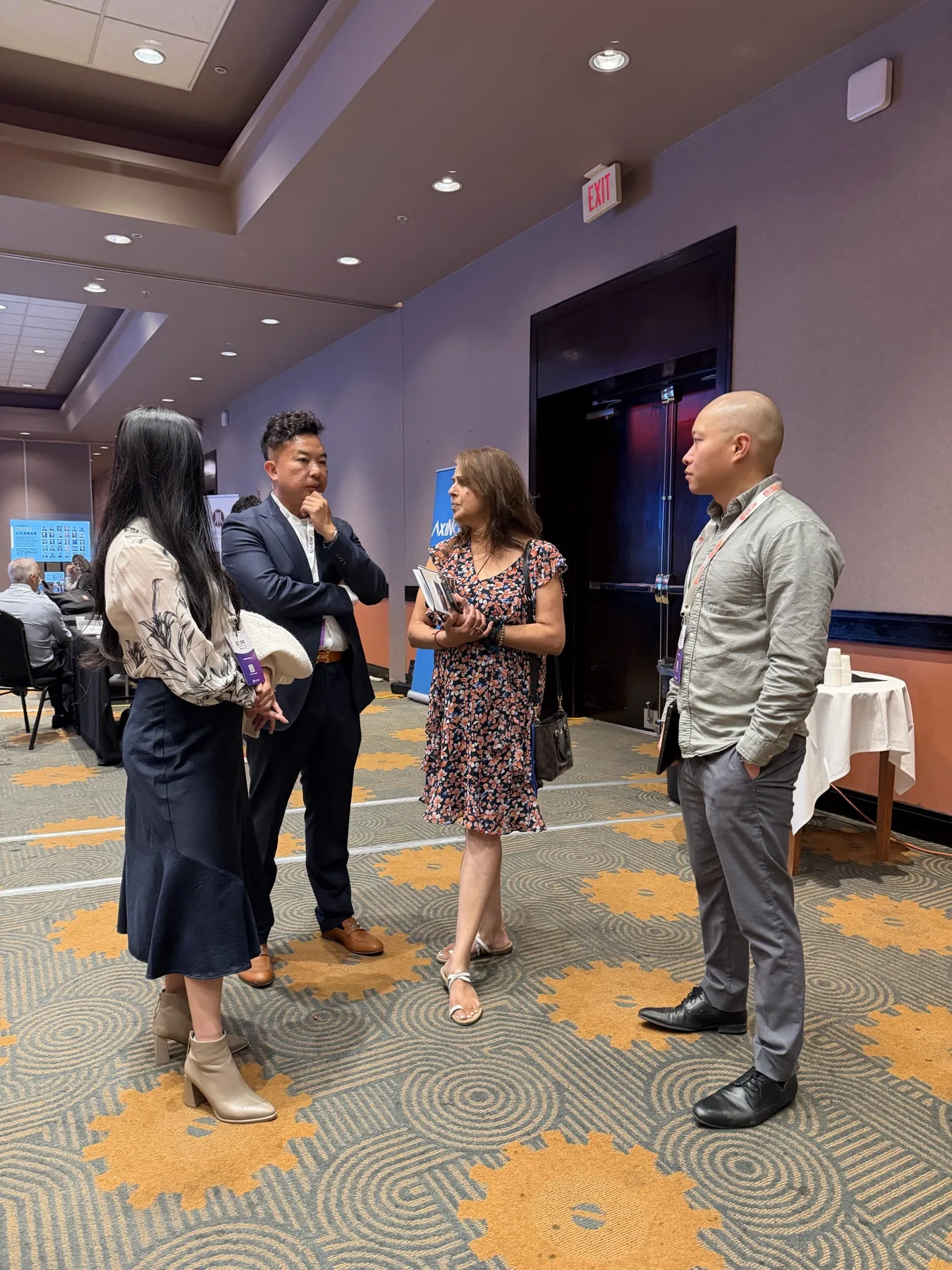 A Guaranti representative speaking face to face with conference guests